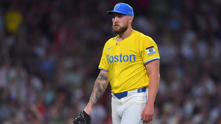 Garrett Crochet overcomes rocky start, dominates Dodgers