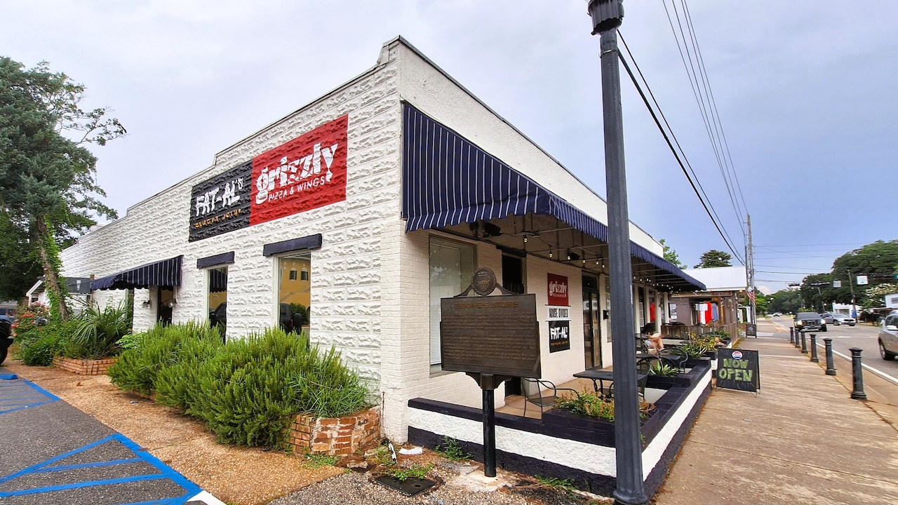 Nick and Al Karvelas opened their dual restaurants Grizzly Pizza & Wings and Fat Al's Burger Joint in Atmore in 2023 and have expanded into Daphne.