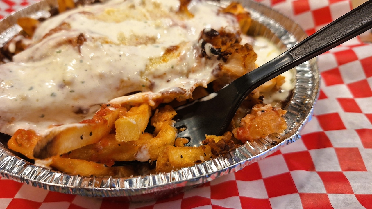 Nick and Al Karvelas opened their dual restaurants Grizzly Pizza & Wings and Fat Al's Burger Joint in Atmore in 2023 and have expanded into Daphne.