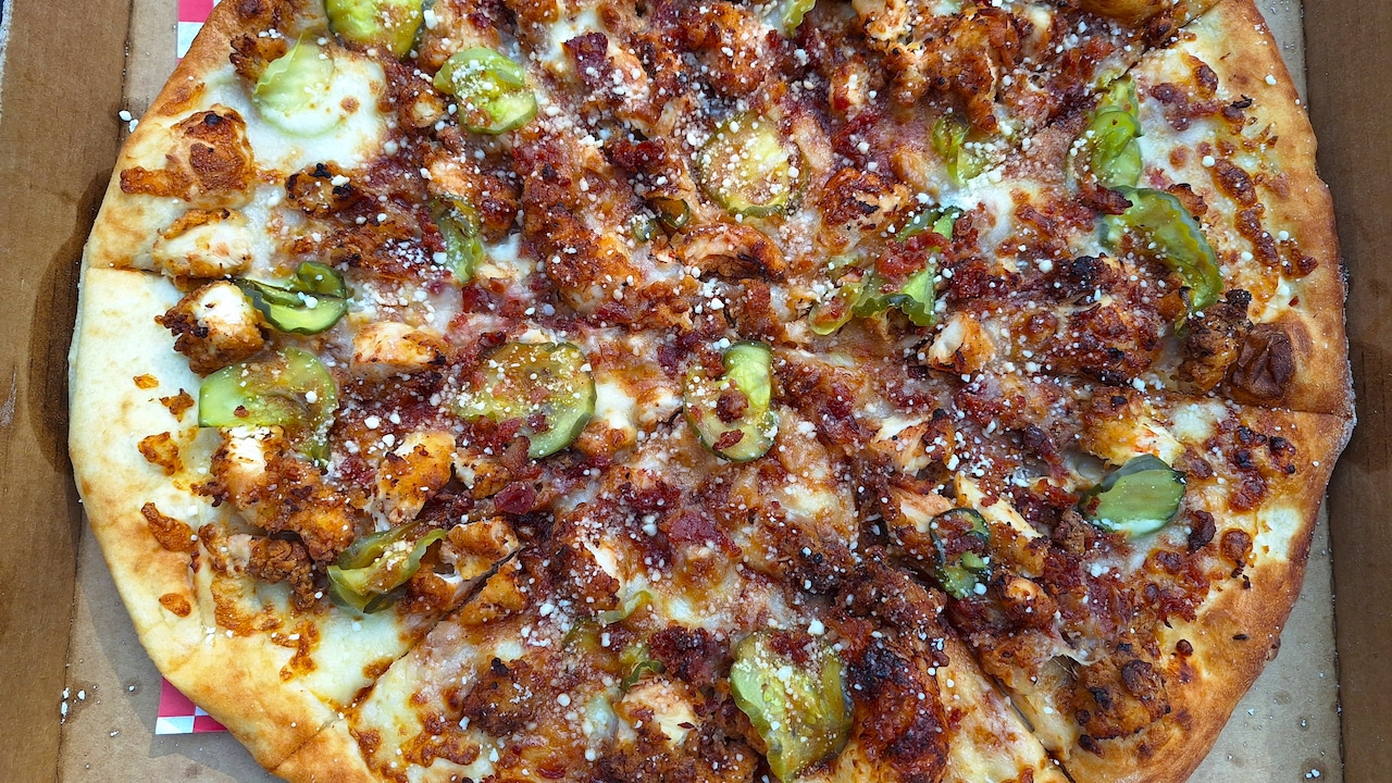 Nick and Al Karvelas opened their dual restaurants Grizzly Pizza & Wings and Fat Al's Burger Joint in Atmore in 2023 and have expanded into Daphne.