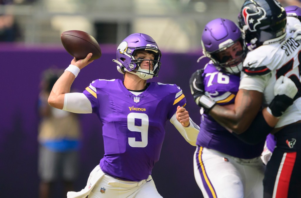 Minnesota Vikings QB solid in preseason debut