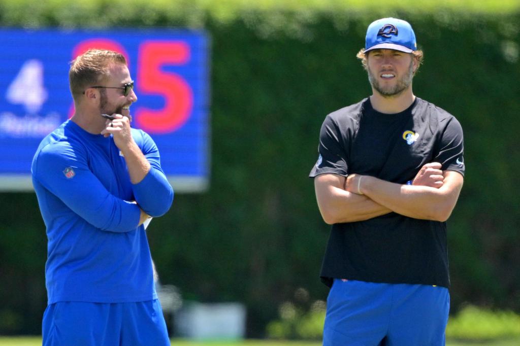 Quarterback de Rams Matthew Stafford entrenará para verificar lesión de espalda – Chicago Tribune