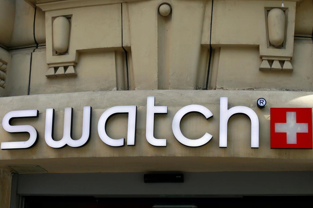 El fabricante suizo de relojes Swatch se disculpa por un anuncio con un gesto considerado racista – Chicago Tribune
