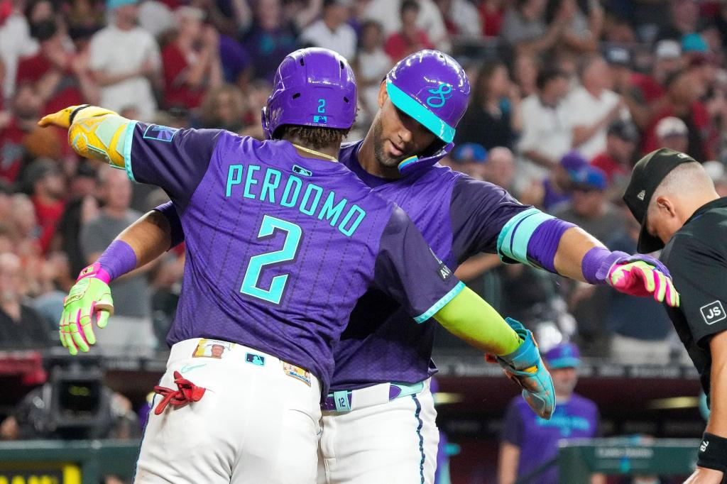 Gurriel y Perdomo conectan jonrón y remolcan 3 en paliza de Diamondbacks, 10-1 sobre Rojos – Chicago Tribune