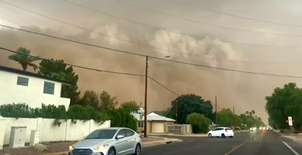 VIDEO: Epic Phoenix haboob rips through Valley with high winds