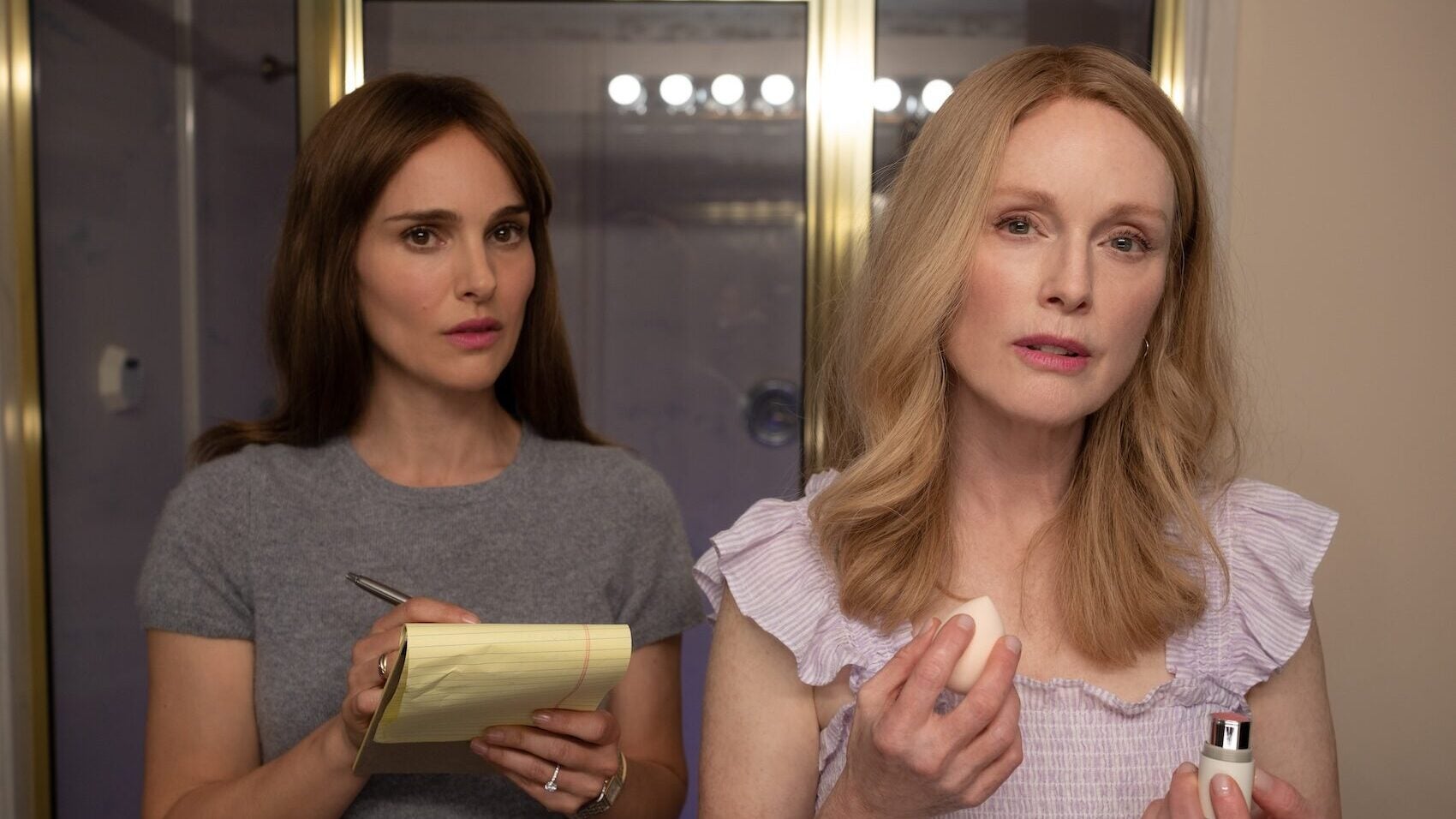 Natalie Portman as Elizabeth Berry and Julianne Moore as Gracie Atherton-Yoo in 