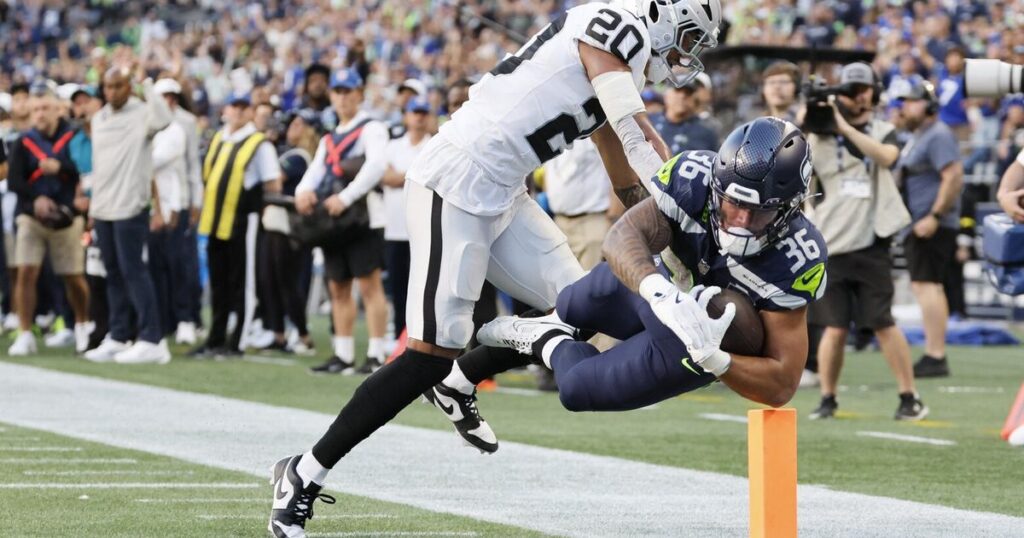 Photos: Seahawks kick off preseason against Raiders