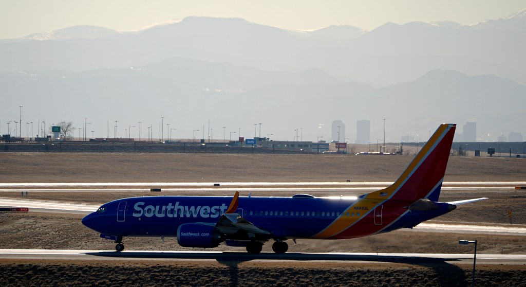 Ground stop issued at DIA, hundreds of flights delayed