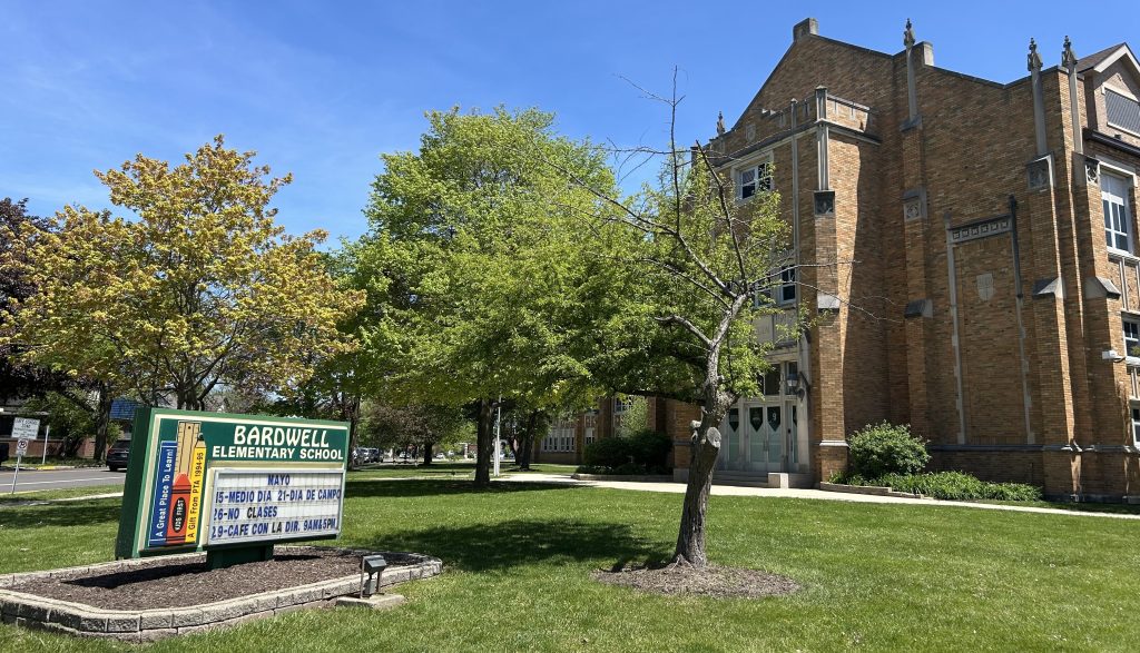 District 131 pausing start of international newcomer center