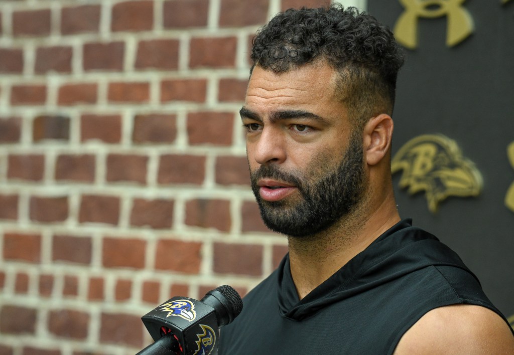 Ravens’ Kyle Van Noy injures hamstring vs. Browns, ruled out