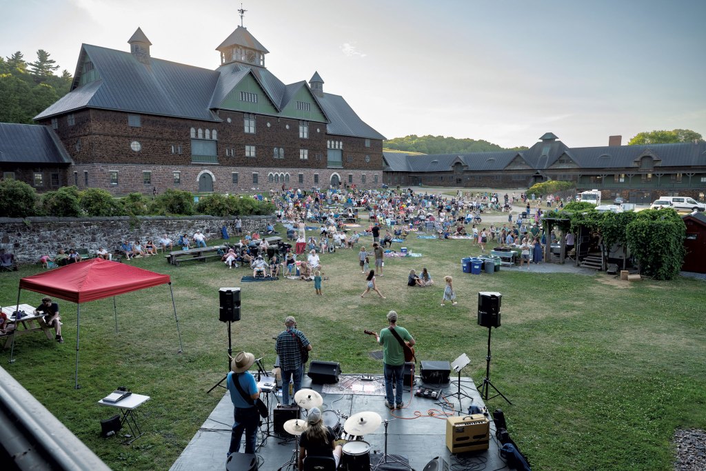 Buckshot performing at the Farm Barn courtyard as part of the Shelburne Farms Community Concert Series