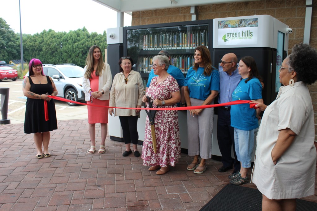 Officials unveil state's first 24-hour library in Palos Hills