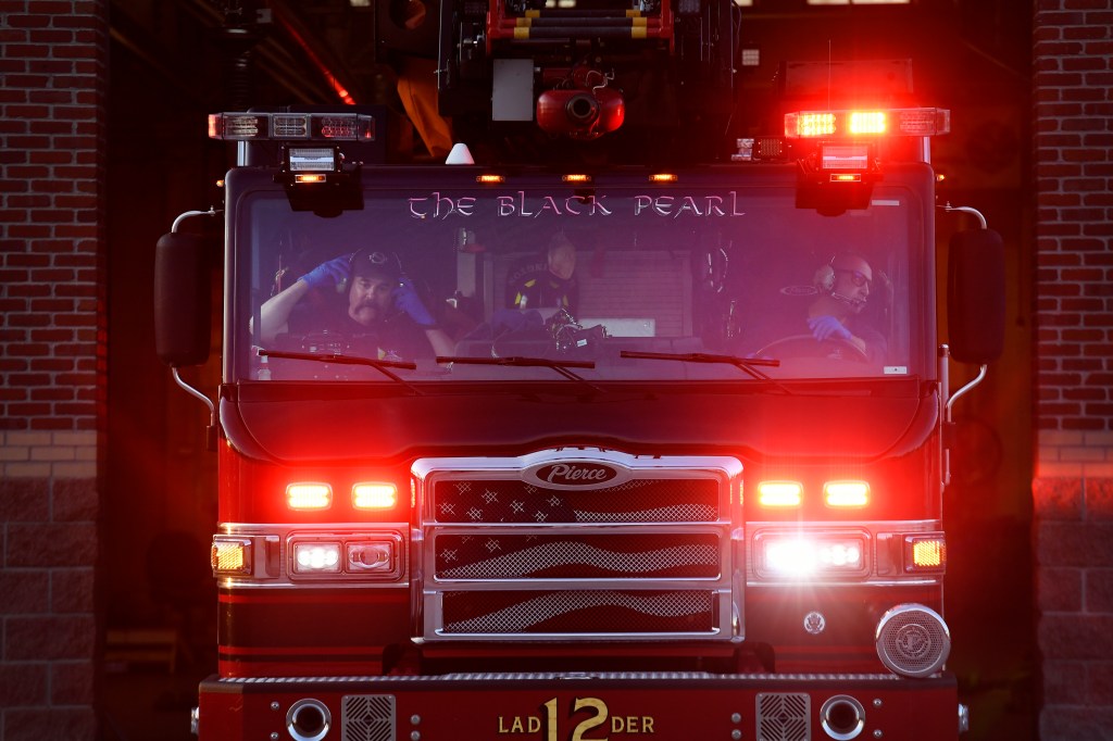 Southbound I-25 closed, 6 people hospitalized following Greenwood Village crash