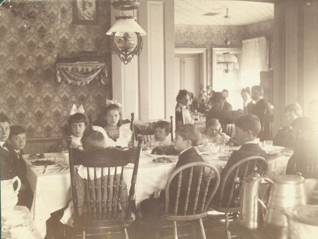 Celebrating Thanksgiving at grandpa's house in 1901
