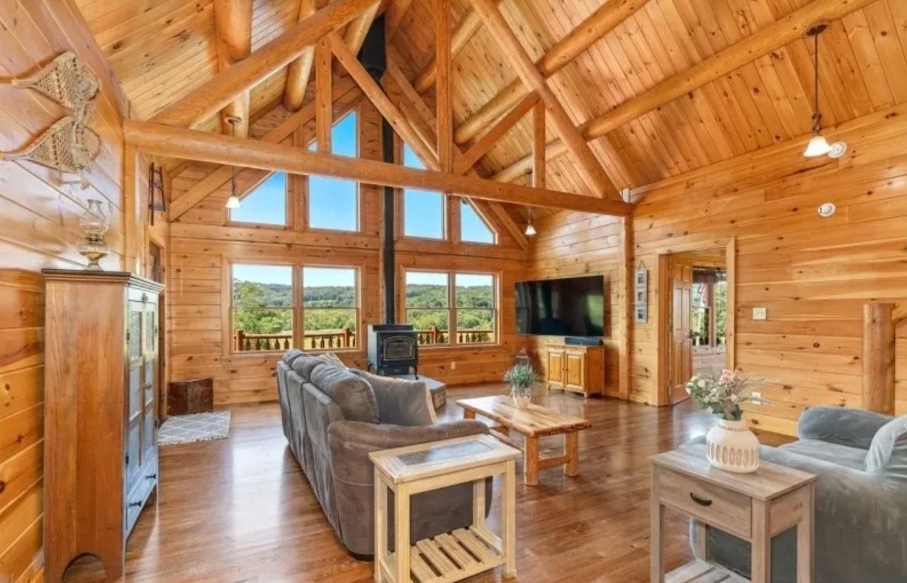Log home in Hampton Township