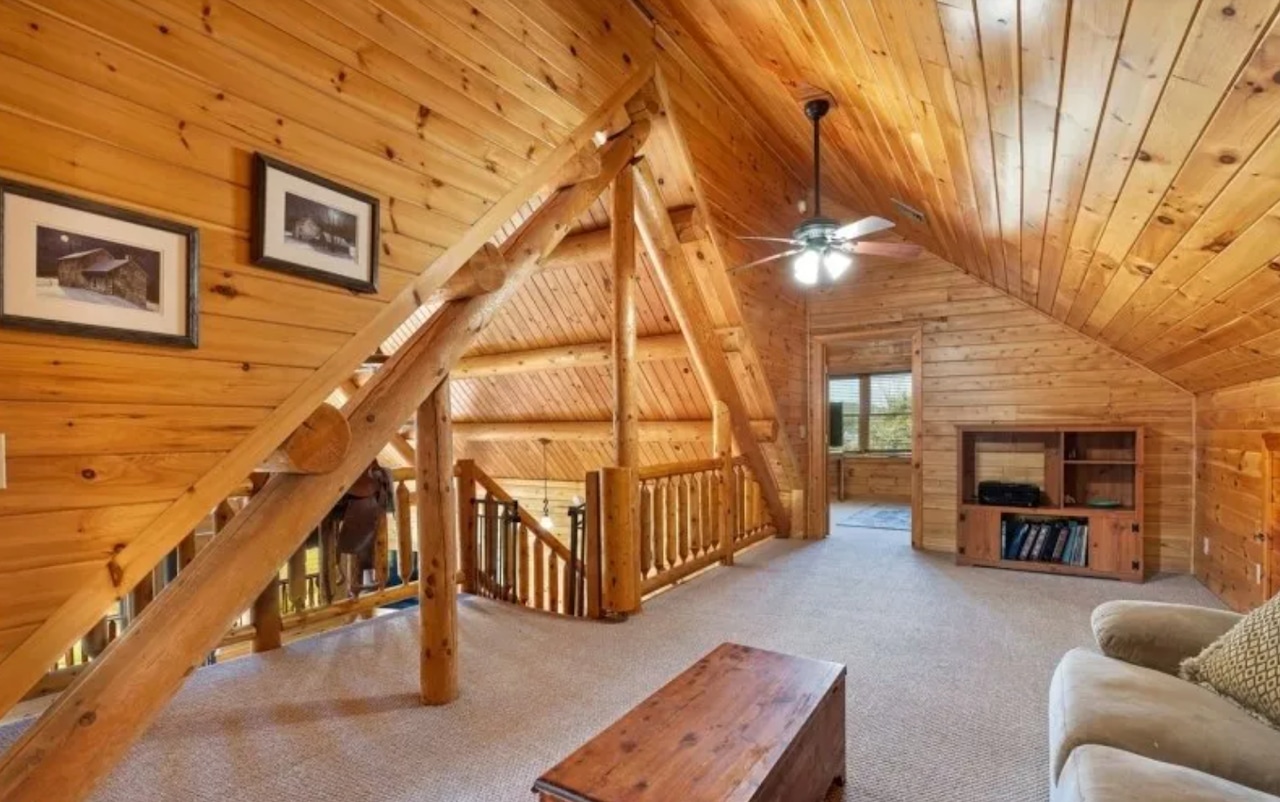 Log home in Hampton Township