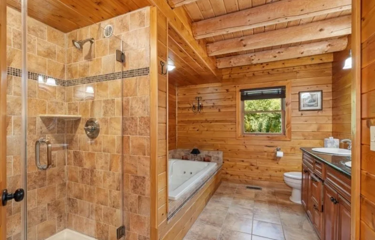 Log home in Hampton Township