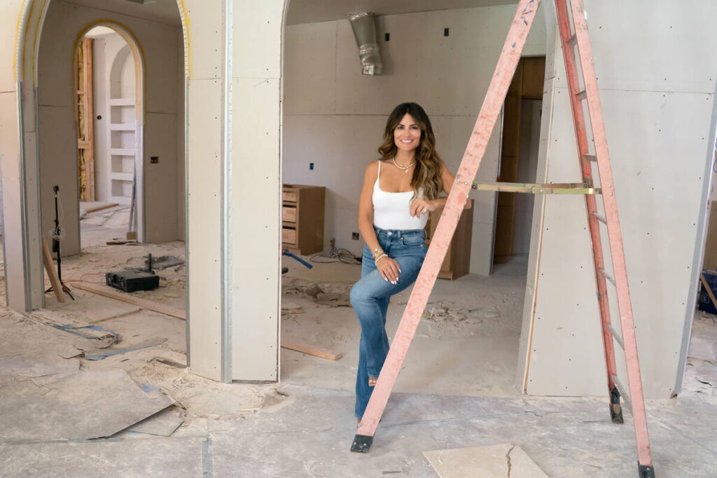 Alison Victoria hosts "Sin City Rehab." (HGTV)