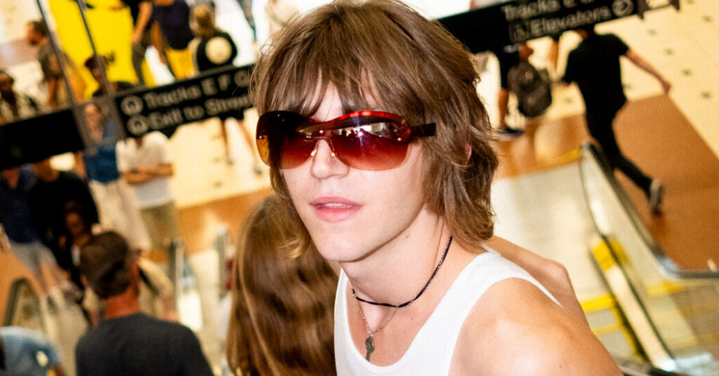 Audience Report: Oasis Returns, in All Its Glory