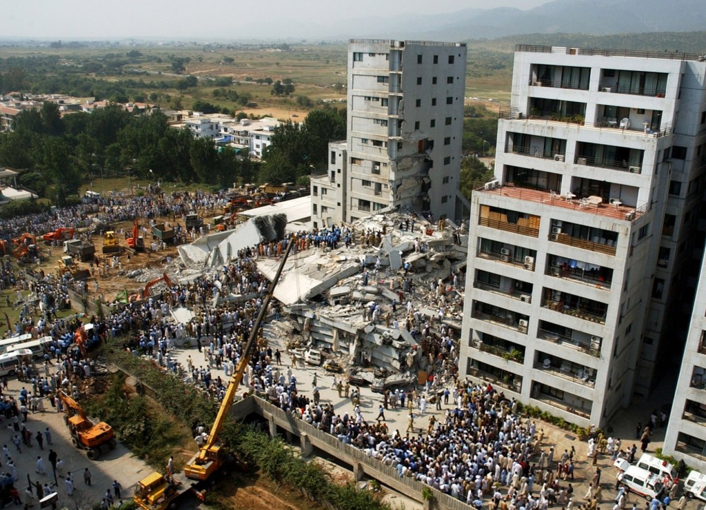 October 8, Pakistan-India border earthquake kills tens of thousands