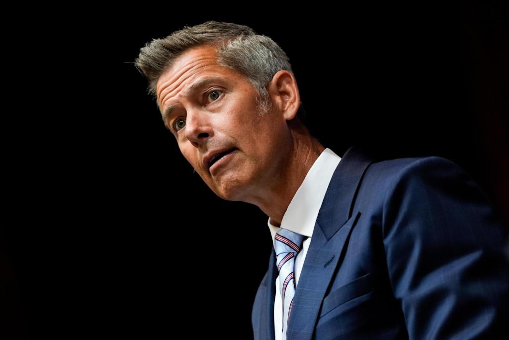 Air traffic controllers who duck unpaid work during the gov’t shutdown could be fired, Duffy warns