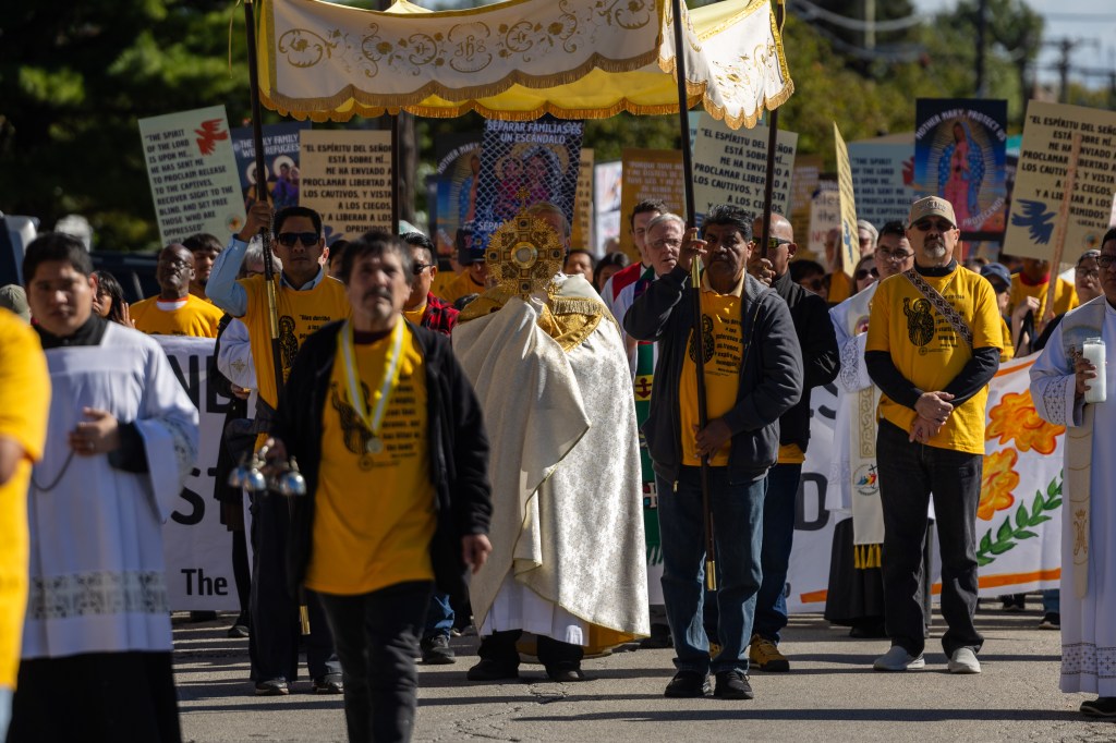 Hundreds participate in procession to Broadview ICE facility