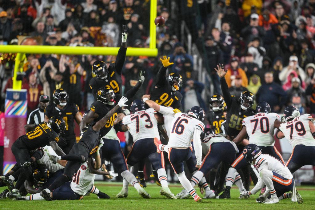 Moody’s last-second kick lifts Bears past Commanders, 25-24