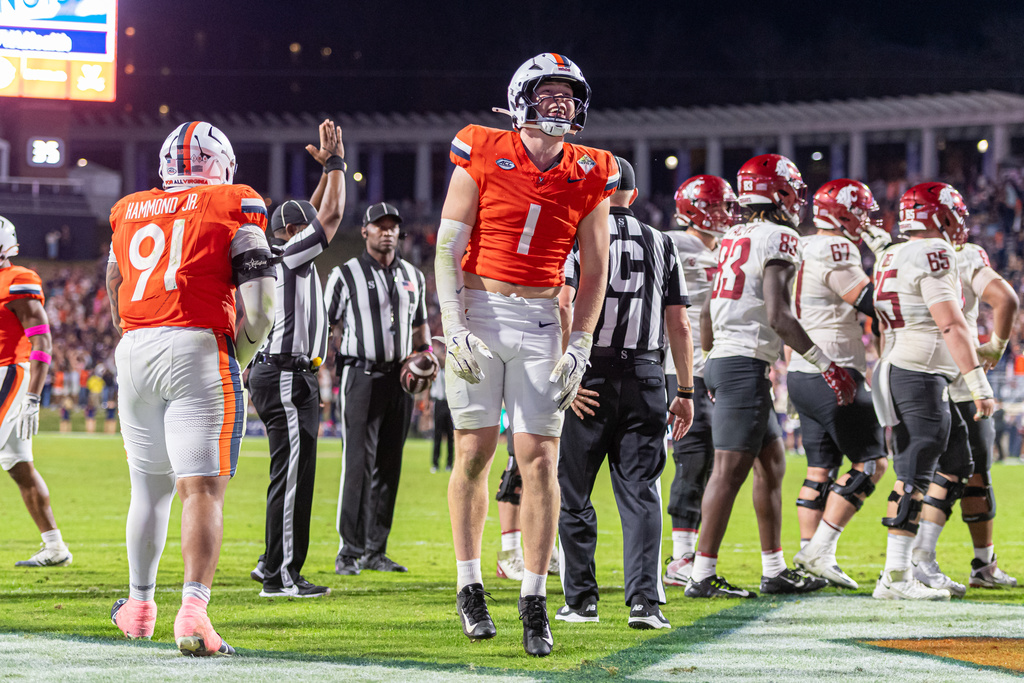 UVA rallies past Washington State for 5th straight win, bowl eligibility