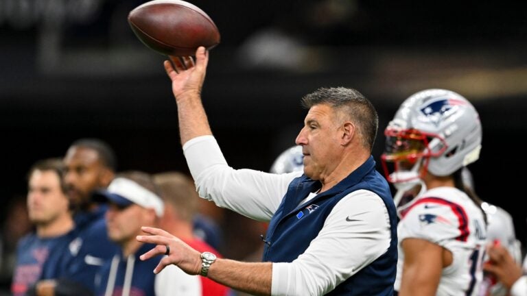 Patriots head coach Mike Vrabel criticizes officiating