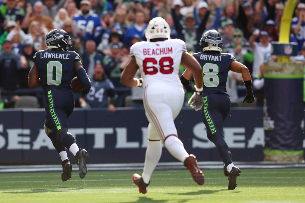 DeMarcus Lawrence logra dos anotaciones defensivas y Seahawks dominan 44-22 a Cardinals – Chicago Tribune