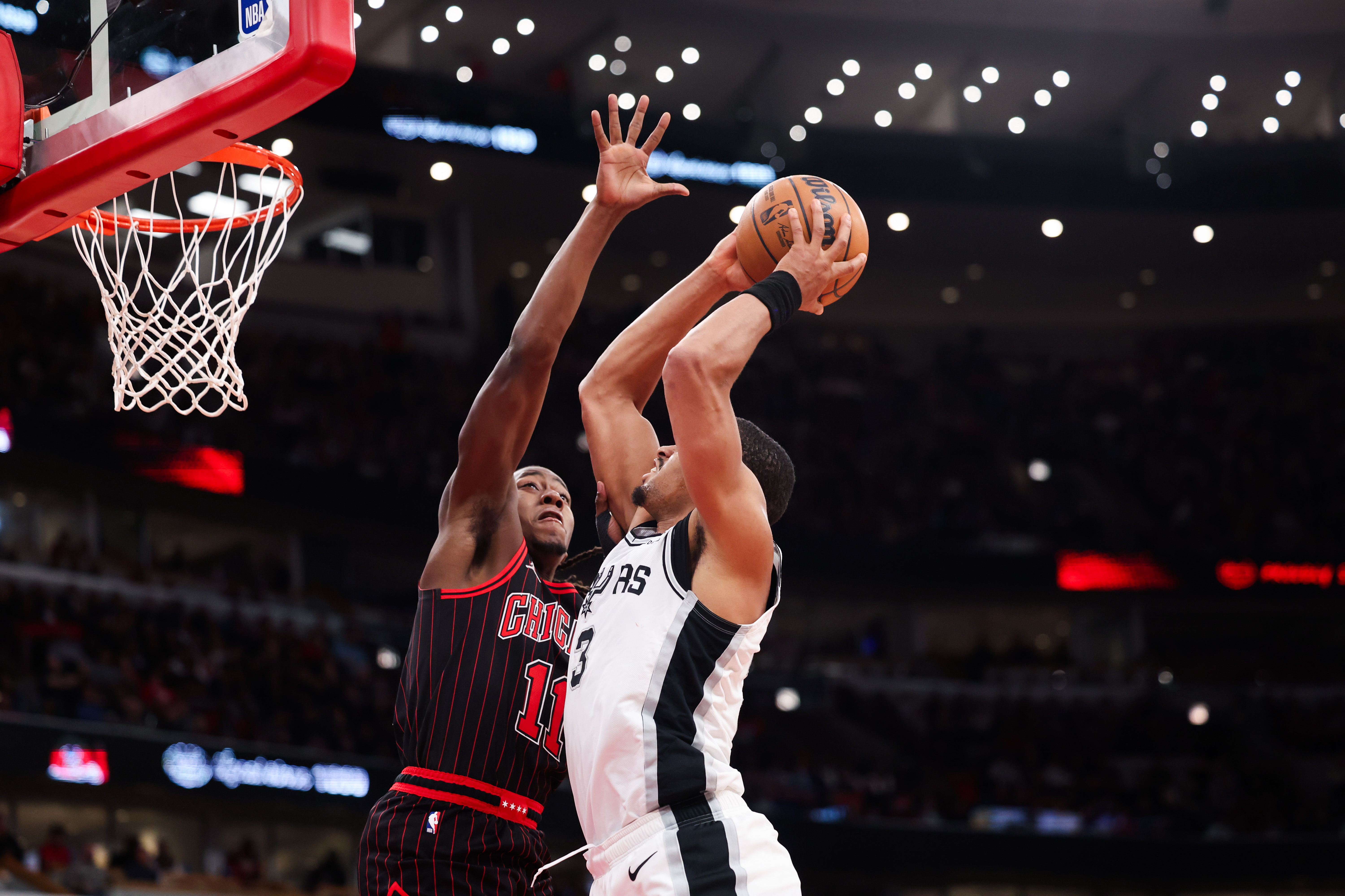 Chicago Bulls guard Ayo Dosunmu (11) guards San Antonio Spurs forward Keldon Johnson (3) during the fourth quarter at the United Center on Monday, Nov. 10, 2025, in Chicago. (Armando L. Sanchez/Chicago Tribune)