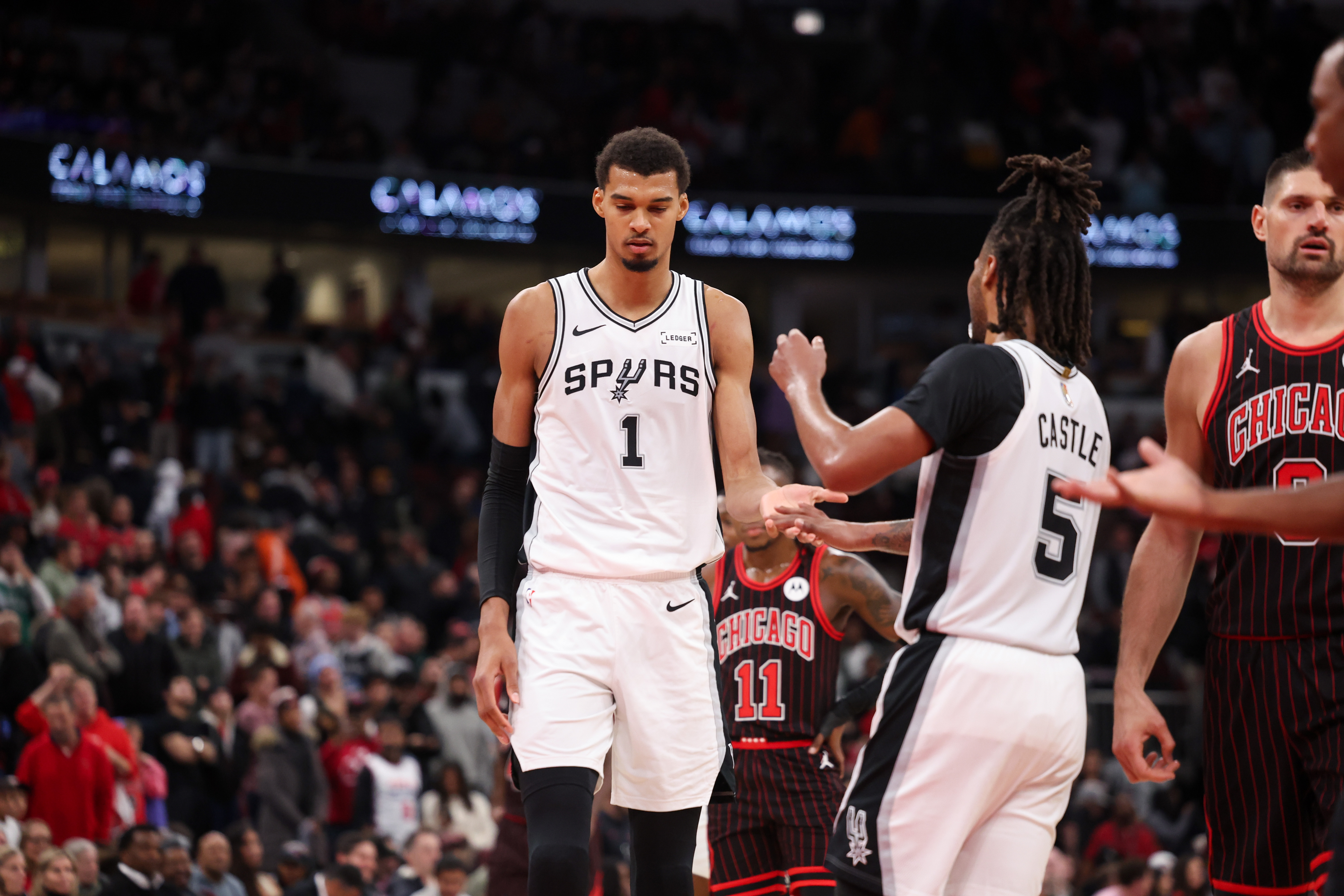 San Antonio Spurs forward Victor Wembanyama (1) high-fives San Antonio Spurs guard Stephon Castle (5) near the end of the fourth quarter before the Spurs would go to defeat the Chicago Bulls, 121-117, at the United Center on Monday, Nov. 10, 2025, in Chicago. (Armando L. Sanchez/Chicago Tribune)