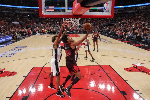 Chicago Bulls guard Tre Jones (30) goes up for a shot against San Antonio Spurs forward Jeremy Sochan (10) during the second half at the United Center on Monday, Nov. 10, 2025, in Chicago. (Armando L. Sanchez/Chicago Tribune)