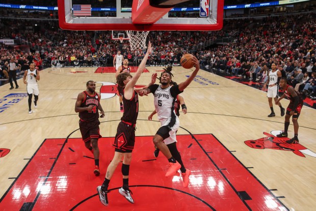Chicago Bulls forward Matas Buzelis (14) guards San Antonio Spurs guard Stephon Castle (5) while he goes up for a shot during the first half at the United Center on Monday, Nov. 10, 2025, in Chicago. (Armando L. Sanchez/Chicago Tribune)