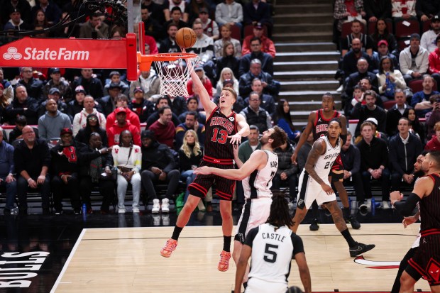 Chicago Bulls guard Kevin Huerter (13) goes up for a shot during the first quarter against the San Antonio Spurs at the United Center on Monday, Nov. 10, 2025, in Chicago. (Armando L. Sanchez/Chicago Tribune)