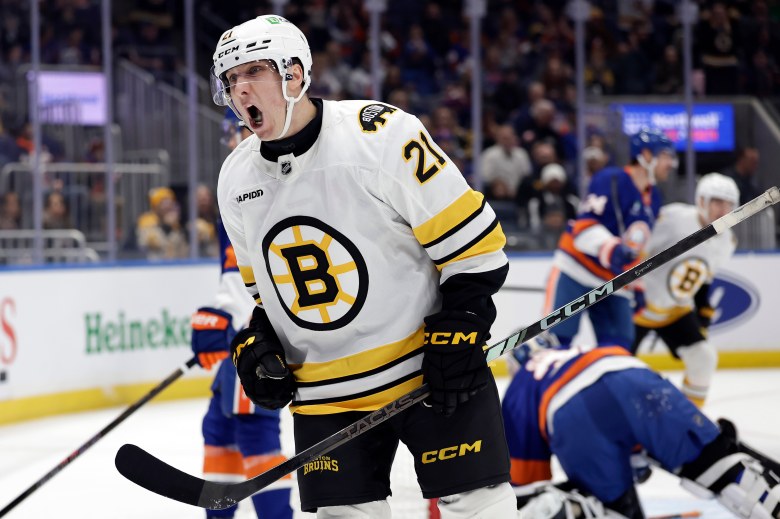 Jeremy Swayman stops 44 shots in Bruins’ win
