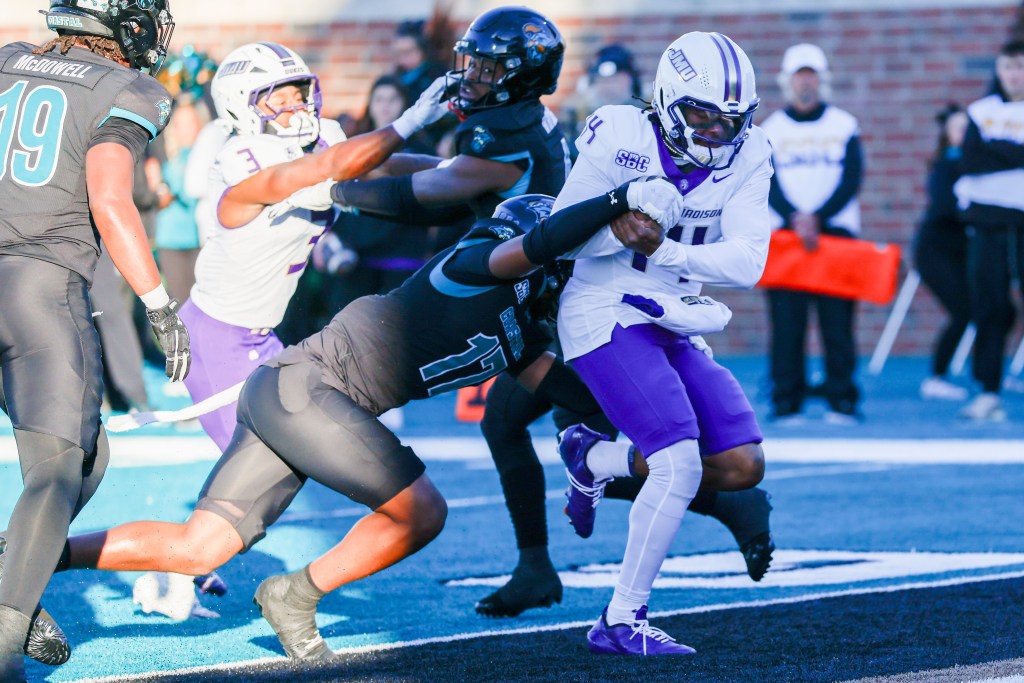 No. 20 James Madison completes unbeaten Sun Belt regular season by routing Coastal Carolina – The Virginian-Pilot