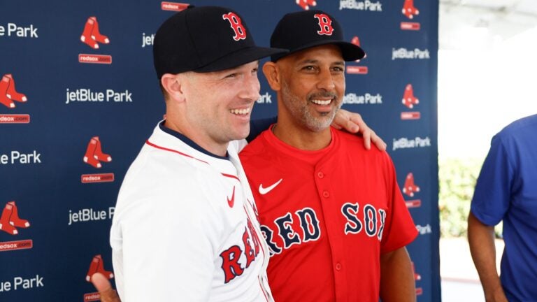 Cora shares he's remained in contact with Bregman amid star's free agency