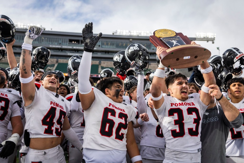 Pomona secures 3A state football title on last-second field goal