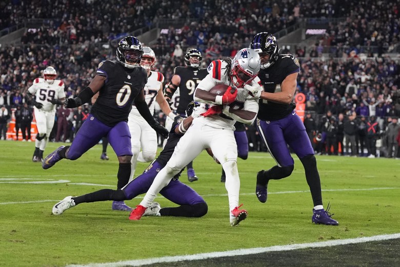 Patriots clinch playoff berth with come-from-behind win over Ravens