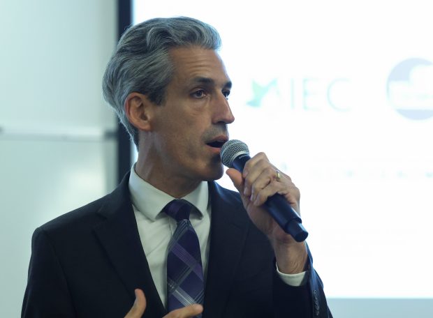 Evanston Mayor Daniel Biss participates in an Illinois 9th Congressional District candidate forum at Oakton College on Oct. 21, 2025, in Skokie. (John J. Kim/Chicago Tribune)