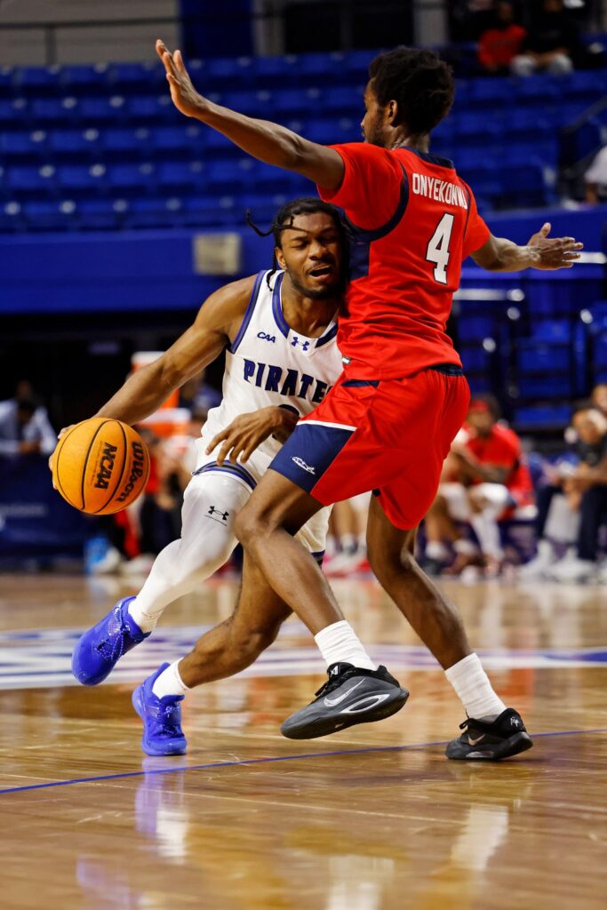 Hampton U men improve to 2-0 in CAA by edging Towson
