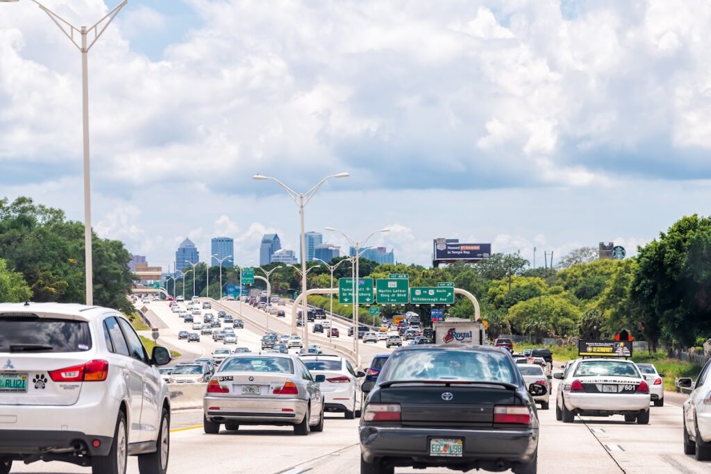 Florida drivers can’t hold their phones on the road, new bill says