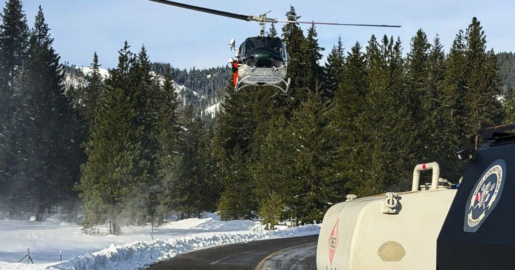 2 killed, 2 rescued in avalanche at Longs Pass in Cascades