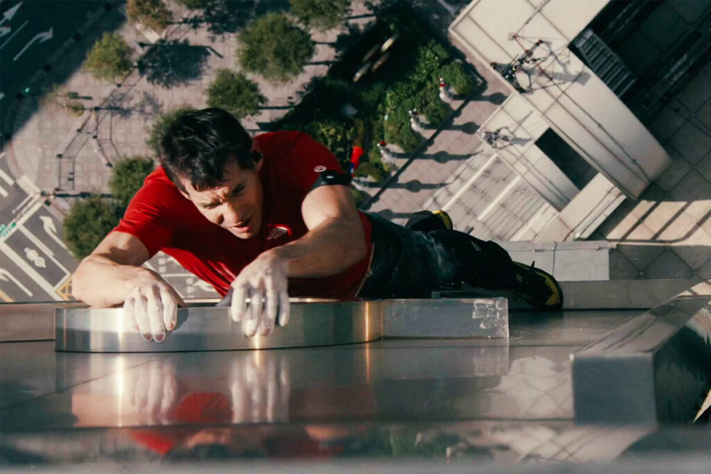 Alex Honnold climbing in Taipei, Taiwan for "Skyscraper Live." (Courtesy of Netflix)