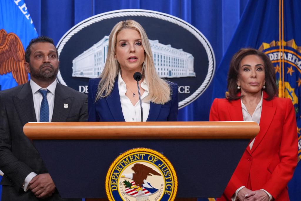 Pam Bondi dismisses concerns over Tulsi Gabbard’s role in FBI search of Georgia election hub – Chicago Tribune