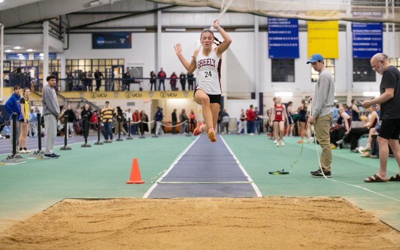 Yarmouth, Freeport girls tie at WMC indoor track championships