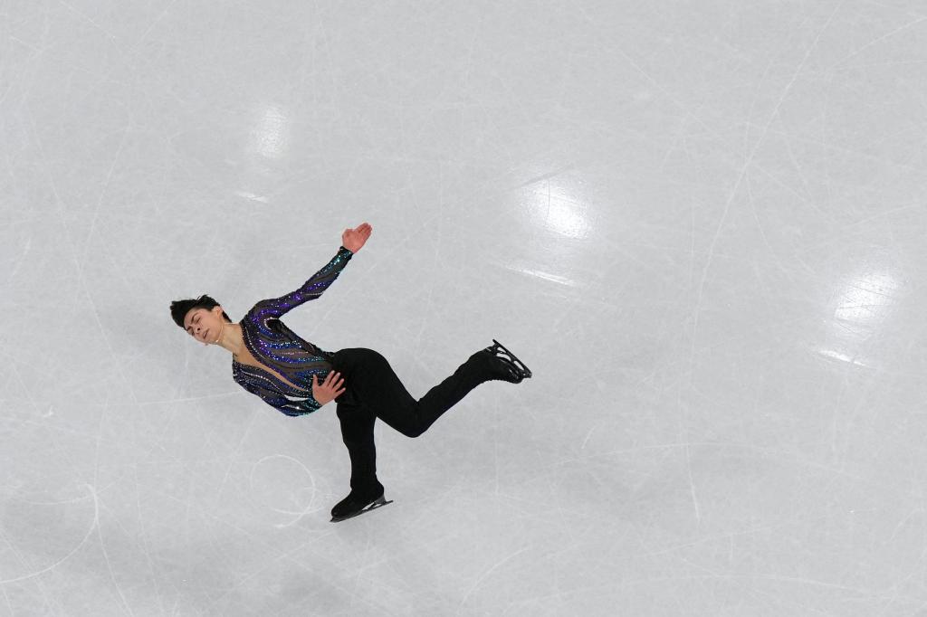 Astro de EEUU Malinin lidera tras programa corto estupendo en patinaje artístico. Carrillo avanza – Chicago Tribune