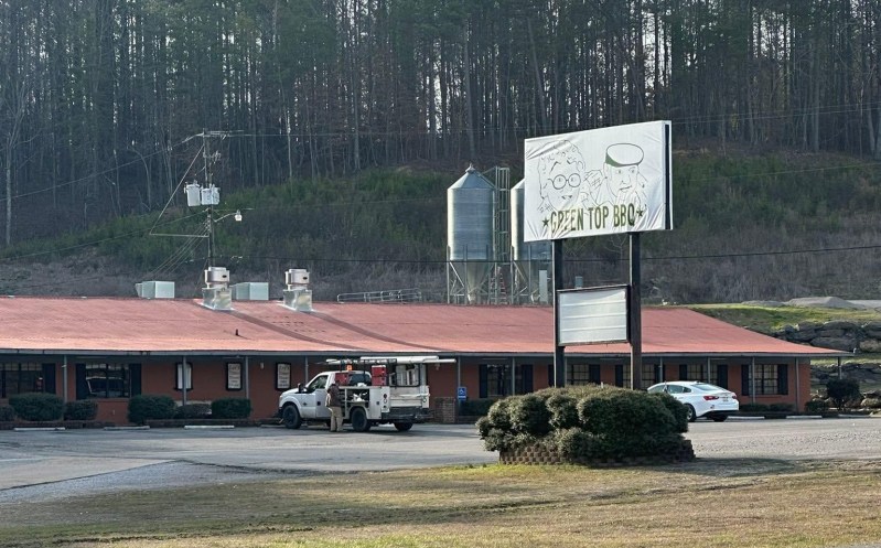 (Leo & Susie's Famous Green Top Bar-B-Q)