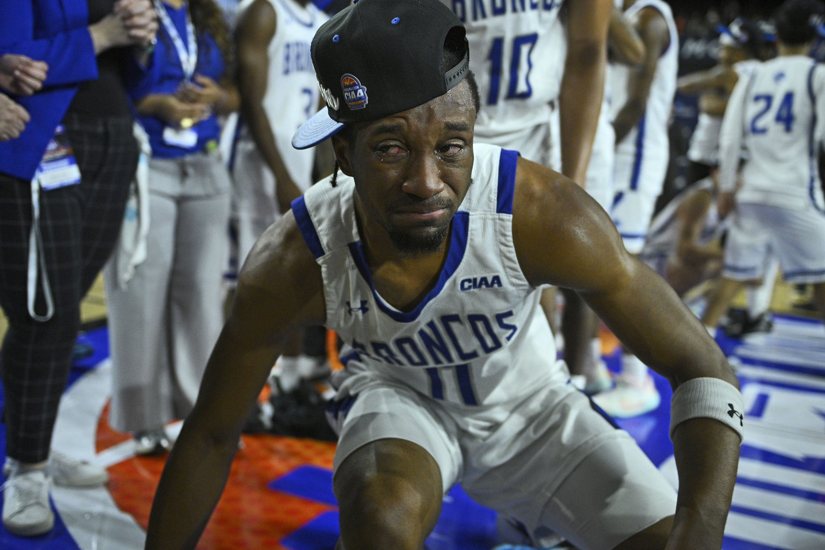 Fayetteville Stateâs Larry Howell tears up as he take team...